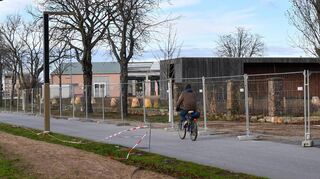 Nur kurz zugänglich, jetzt wieder gesperrt: der „Völklinger Achse“ genannte Geh- und Radweg zwischen Feudenheim und Wallstadt quer durch das Spinelli-Gelände. Der Bereich östlich davon bleibt sogar bis Ende 2025 gesperrt.