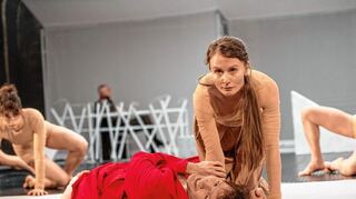 Aus dem Gastland Georgien tritt das Royal District Theatre aus Tiflis mit einer modernen „Medea“-Interpretation auf.