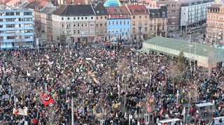 Auf dem Alten Meßplatz in Mannheim kamen Ende Januar rund 20.000 Menschen zusammen, um gegen rechts zu demonstrieren.