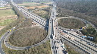 Der südliche Teil der Brücke über die A 6 muss abgerissen werden. Die Vorbereitungen sind schon weit gediehen