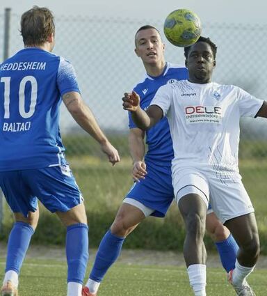 Auch Kennedy Okpala (re.) verstärkte die U 23 des SV Waldhof.