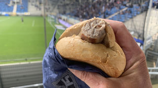 Die Stadionwurst kostet nun beim SVW 4,50 Euro, nicht mehr fünf.