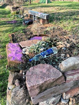 Spuren vom nächtlichen Aufenthalt im Nabu-Garten.
