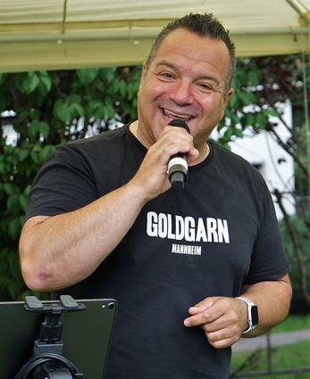 Naro Vitale, der singende Pizzabäcker, bei einem Auftritt. (Archivbild)
