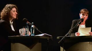 Die Autorin Lena Gorelik (l.) und „Fack ju Göhte“-Schauspielerin Jella Haase führen in der Alten Feuerwache durch den Kafka-Abend.