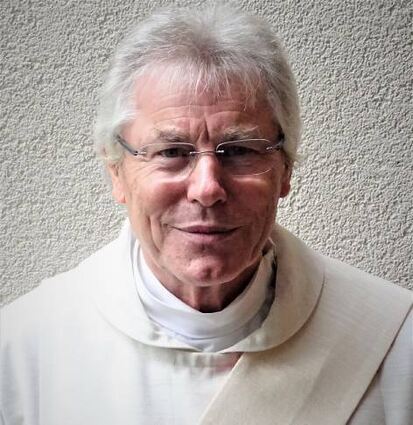 Diakon Winfried Trinkaus erhält den Blümmel-Orden.
