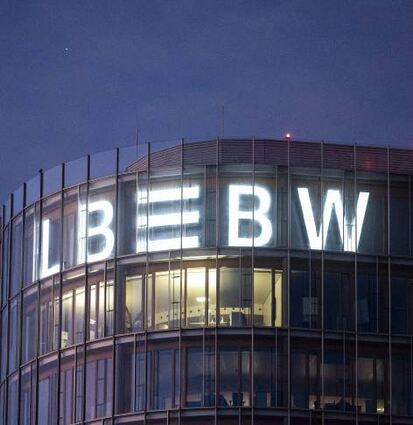 Das Logo der LBBW am Hauptsitz in Stuttgart: