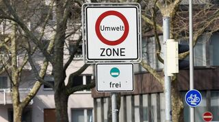Diese Schilder dürften in Mannheim bald der Vergangenheit angehören: Die hiesige Umweltzone soll in diesem Jahr abgeschafft werden.
