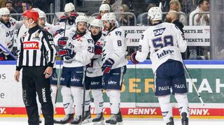 Die Adler Mannheim gehen mit einem guten Gefühl in die K.o.-Runde. In Köln feierten sie am Freitag einen 6:1-Erfolg.