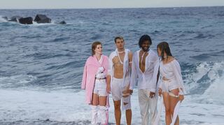 Vanessa (l.), Luka, Livingsten und Nuri beim Fotoshooting auf Teneriffa.