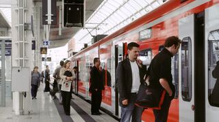 Fahren meist nur im Zweistunden-Takt: S-Bahnen in der Region.