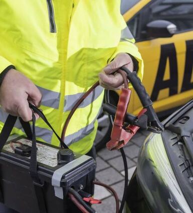 Defekte Batterien sorgen für die meisten Einsätze des ADAC.
