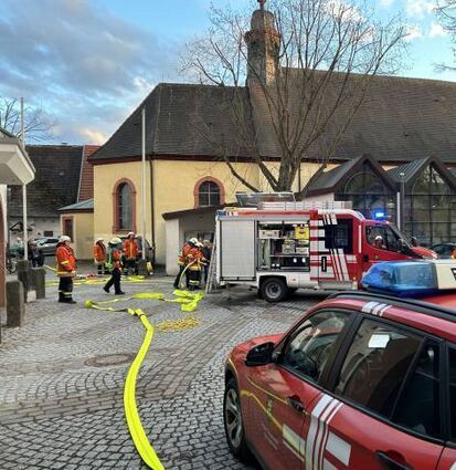 Die Feuerwehr war in der Katholischen Kirche im Einsatz.