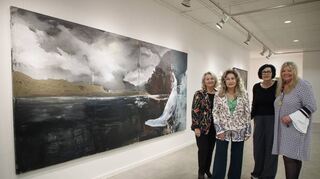 Nora Noé (v. l.), Gerdi Gutperle, Andrea Langensiepen und Cristina Streckfuß in der neuen Ausstellung.