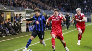 Waldhofs Jalen Hawkins am Ball beim Spiel in der 3. Liga SV Waldhof Mannheim  gegen Arminia Bielefeld.
