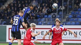 Kopfball ins Glück: Samuel Abifade erzielt hier das siegbringende 1:0 für den SV Waldhof.