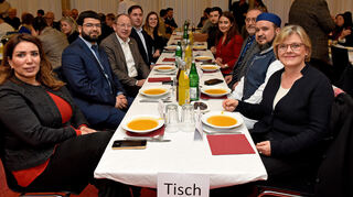 Eine "wertvolle Tradition": Begegnung beim Fastenbrechen während des Ramadans in Mannheim.