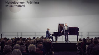 Pianist Gerold Huber und Bariton Christian Gerhaher interpretieren Lieder von Johannes Brahms.