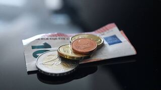 Rund 40 Prozent ihrer Finanzgeschäfte wickelten die Deutschen zuletzt immer noch in Scheinen und Münzen ab.