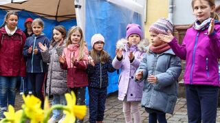 Der Kinderchor der „Teutonia“, die „Teutonies“, haben die neue Jahreszeit mit Frühlingsliedern aus aller Welt begrüßt.
