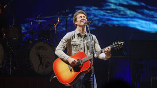 James Blunt begeistert am Montagabend 4500 Fans in der Mannheimer SAP Arena.
