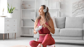 Entspannt fit bleiben: Cozy Cardio setzt auf Wohlbefinden statt Leistungszwänge.