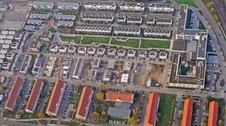 Einst Kaserne, nun Wohngebiet: In den alten Blocks (unterer Bildrand) wohnen Studenten, anstelle der Fahrzeughallen wurde neu gebaut.