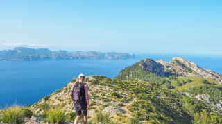 Aktivurlaub auf Mallorca: Die angenehmen Temperaturen und das blühende Ambiente machen Mallorca zum perfekten Zeitpunkt für ausgiebige Wanderungen.