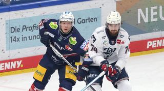 Ryan MacInnis (l.), hier im Zweikampf mit Berlins Jonas Müller, spielt bislang starke Play-offs.