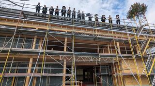 Richtspruch auf dem Neubau des kommunalen Kindergartens Kunterbunt in der Conradstraße, nahe des Schulzentrums.