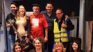 Die Truppe der Wort-Akrobaten bei der Premiere des Poetry Slam im Heddesheimer Bistro Stay.