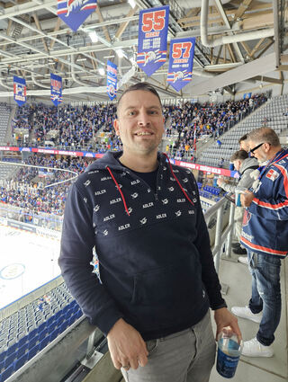 Tobias Flügel ist von Lean Bergmanns Verhalten enttäuscht. Am Sonntag hat er das Trikot des ehemaligen Adler-Spielers zurückgegeben.