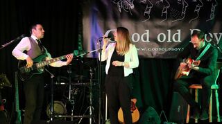 Holger Bläß (v.r.), Alena Möller und Jochen Karger präsentierten beim MTV-Konzert im TiB hauptsächlich ruhigere Songs.