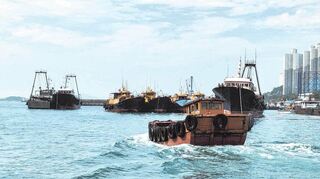 Die wichtigsten Seerouten für Güter- und Rohstofftransporte von Europa und Nahost in Richtung Asien führen durch das Südchinesische Meer.