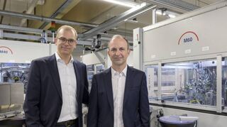 Steffen Rübke (l.) und Peter Utsch in der Produktion des Heidelberger Füllerherstellers.