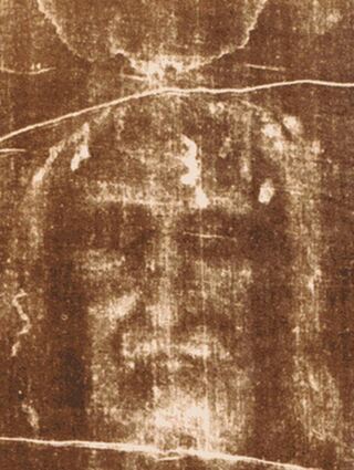 Negativ des Fotos vom Gesicht auf dem Grabtuch (l.) und Animation per Computer: Sah der Mann auf dem Tuch so aus? Und war er wirklich Jesus Christus?