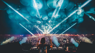 Die Time Warp strahlt von Mannheim global aus: Hier wird DJane Charlotte de Witte im brasilianischen Sao Paolo genau so gefeiert wie in der Maimarkthalle.