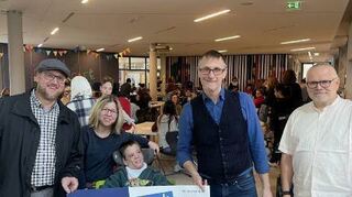 Freude über eine 3000-Euro-Spende an den Förderverein Martinsschule.