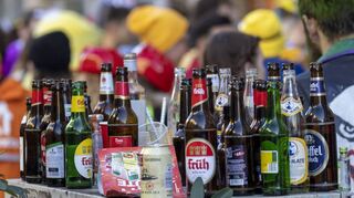 Alkohol schmeckt in Gesellschaft besonders gut und ist laut Jochen Hörisch ritualisiert.