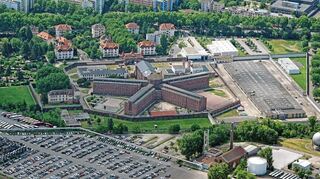 Ein ehemaliger Insasse der JVA Mannheim erhob im vergangenen Jahr schwere Vorwürfe gegen einen Gefängnismitarbeiter.