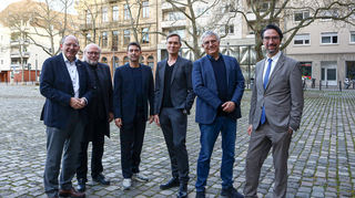 Haben alle ihren ganz eigenen Blick auf Techno aber sind sich der Bedeutung für die Musikstadt Mannheim bewusst: Oberbürgermeister Christian Specht, Wilfried Rosendahl (Generaldirektor der Reiss-Engelhorn-Museen), die Festivalmacher Robin Ebinger und Frank Eichhorn von Cosmopop, Staatssekretär Arne Braun sowie Kurator Torben Giese.