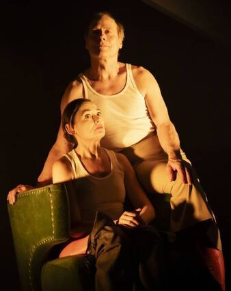 Jacqueline Macaulay und Wolfram Koch in „Stahltier“.