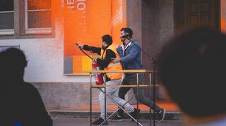 Moritz Riedacher in Aktion: Der 27-jährige, der ein Unigebäude in Heidelberg besprühte, zieht sich zurück und will in Stuttgart in den Gemeinderat