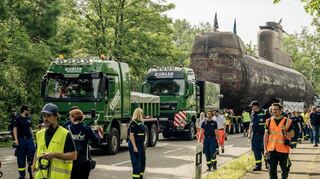 Frühjahr 2023: Das U-Boot wird ins Speyerer Museum transportiert.
