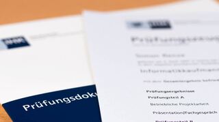Wenn Zeugnisse digitalisiert und gefälscht werden, ist das auf den ersten Blick für die Unternehmen sehr schwer oder sogar gar nicht zu erkennen.