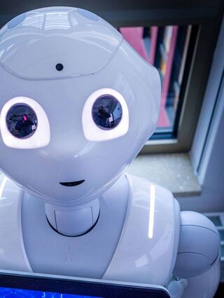 KI-Einsatz im Gesundheitswesen: ein für die Betreuung von Schlaganfall-Patienten programmierter Roboter.