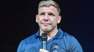 Emotional: Adler-Stürmer David Wolf verabschiedet sich mit Tränen in den Augen von den Mannheimer Fans.
