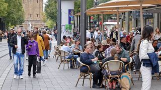 Volle und gute besuchte Innenstadt: Unzählige Passanten strömten beim vergangenen verkaufsoffenen Sonntag im Oktober 2023 auf die Planken.