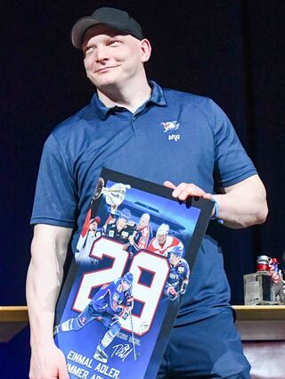 Das war es: Denis Reul verabschiedete sich am Freitag nach zwei Meisterschaften und 800 Pflichtspielen von den Adlern Mannheim und deren Fans.