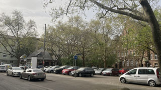 Durch die Neugestaltung des Vorplatzes der Uhlandschule könnten mehr als 30 Parkplätze wegfallen.